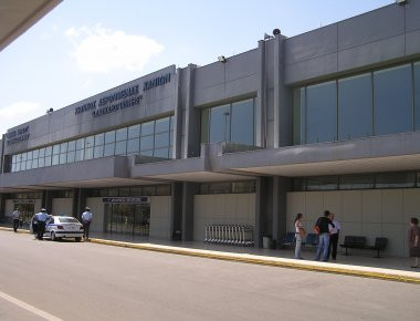 Κρήτη: Δεκάδες συλλήψεις αλλοδαπών στους αερολιμένες Ηρακλείου και Χανίων
